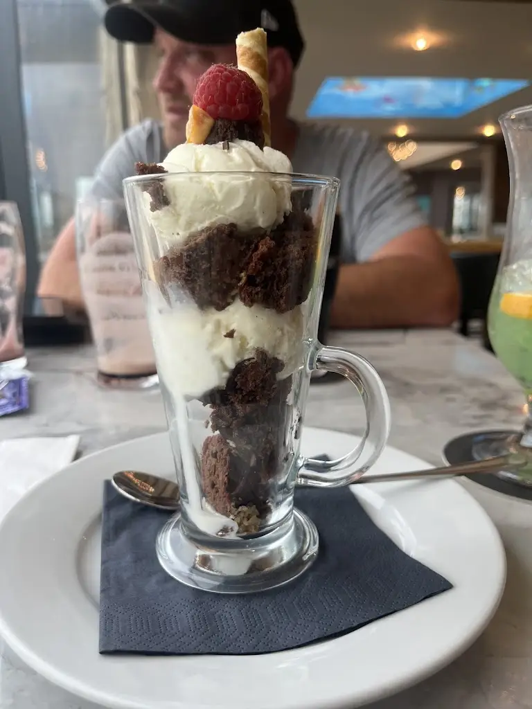 Lucia Hope_Ocean’s Edge Restaurant_Holyhead_review
