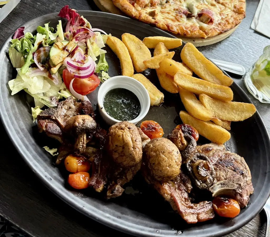 Four Seasons café and bistro_Gronant_slider_image_2