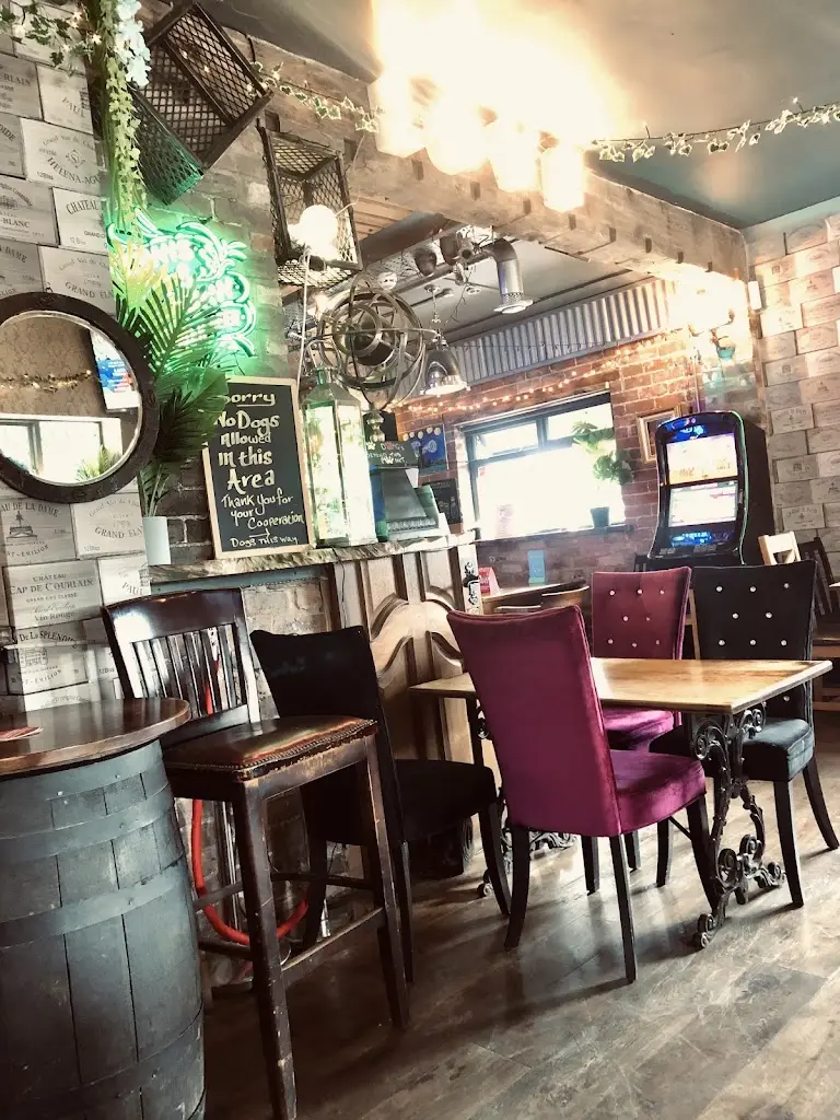 Tomas Z._The Point Bar & Restaurant_Gronant_review