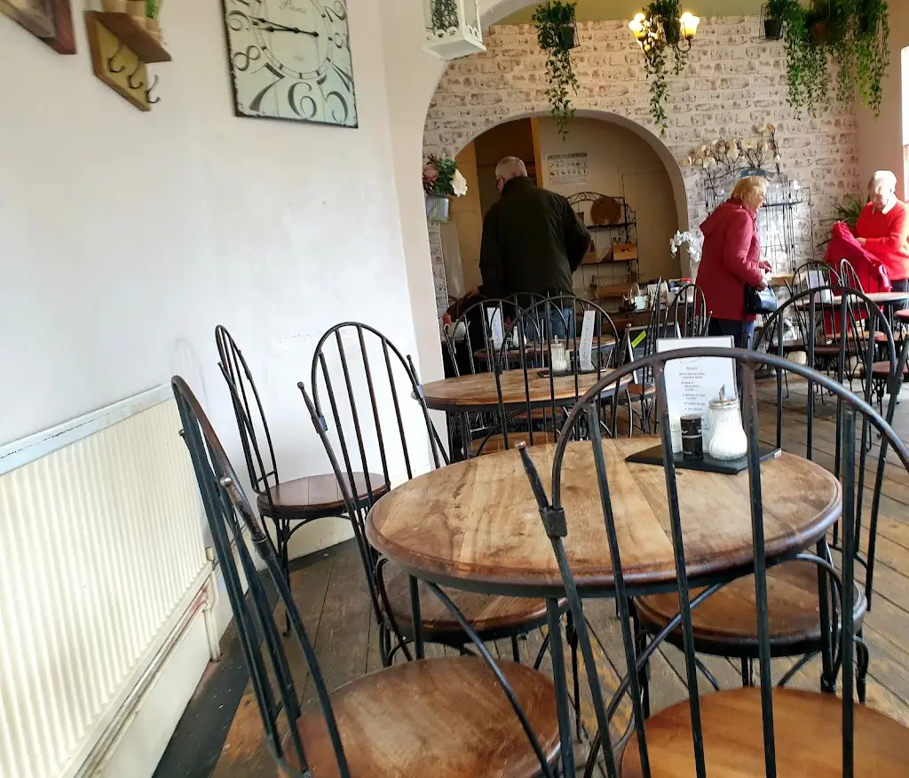 Lisa P_J D's Cafe_Knighton_review