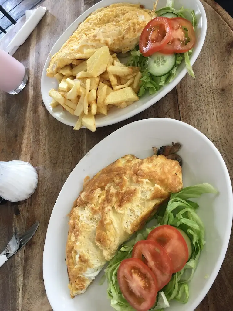 yana tyanova_J D's Cafe_Knighton_review