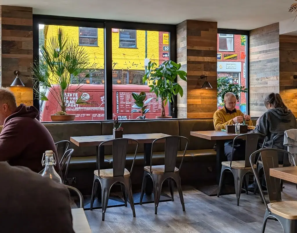 Pete's Eats_Llanberis_slider_image_3