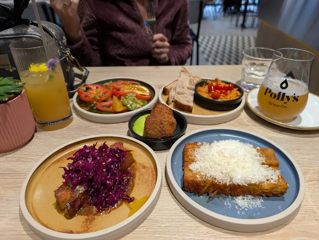 Michael Thomas_Polly’s Social_Leeswood_review