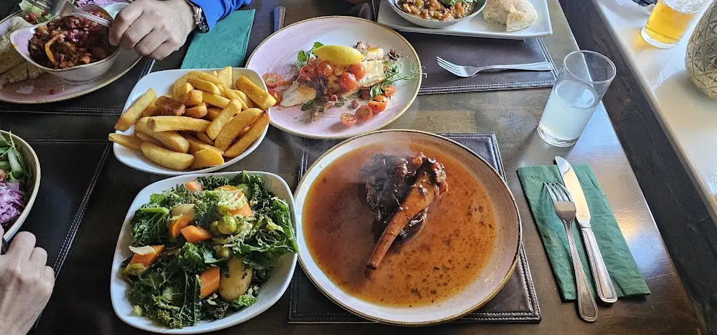 Raymond Wai_Corn Store_Guilsfield_review