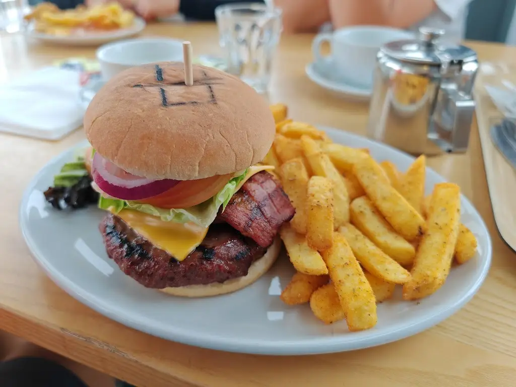 Adam Stinchcombe_Howards Restaurant & Cafe_Guilsfield_review