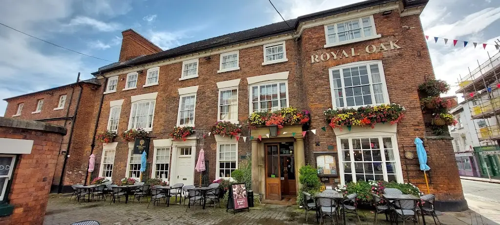 Hefin Owen_The Royal Oak Hotel_Guilsfield_review