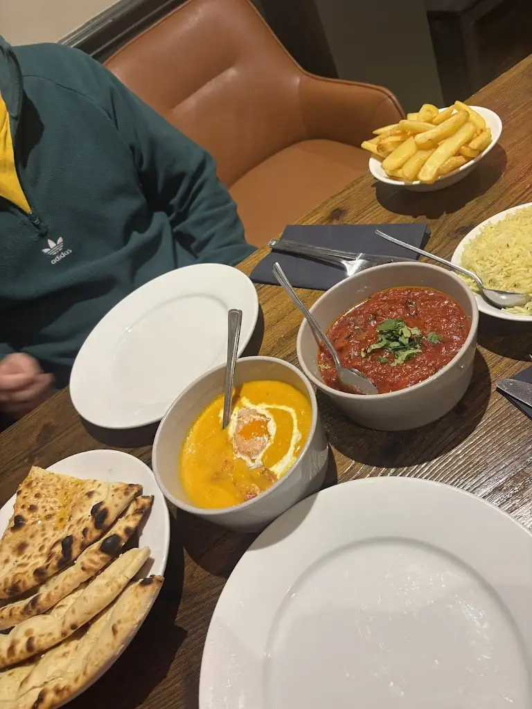 Emily Wheeler_HOGS INN The Breidden_Guilsfield_review