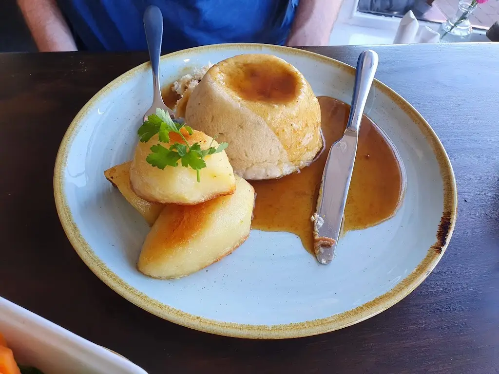 M Miranda_The Parlour_Birchington-on-Sea_avis