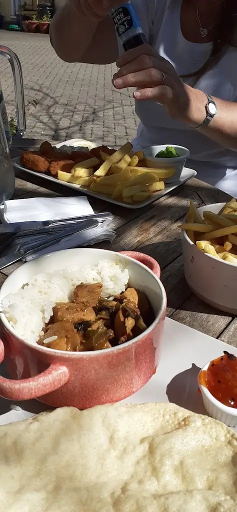 Jeremy Holifield_Walnut tree cafe_Llangynidr_review