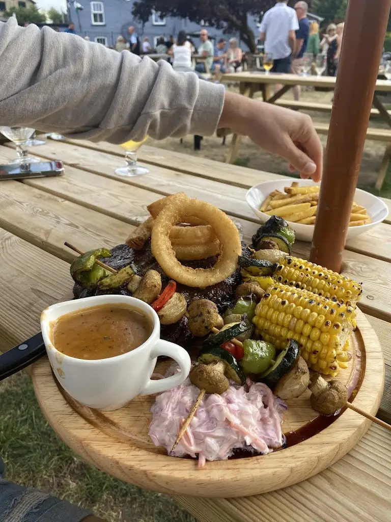 Casey Boyle_Coach & Horses_Llangynidr_recensione