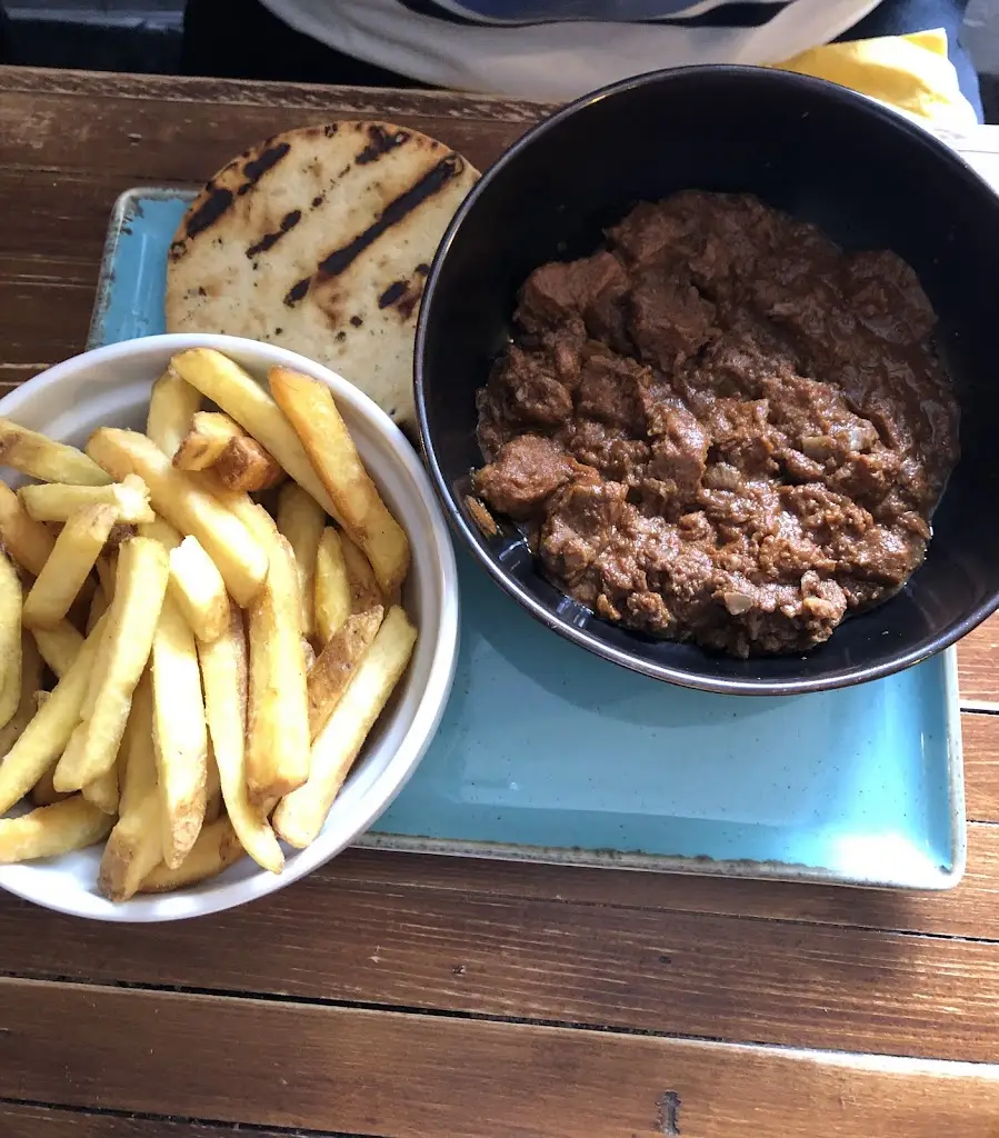 H Jenkins_Coach & Horses_Llangynidr_recensione