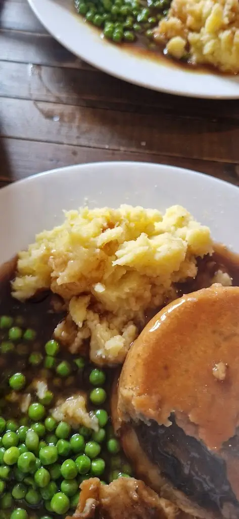 Dean Jones_Coach & Horses_Llangynidr_recensione