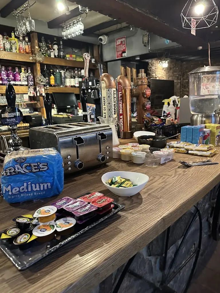 Coach & Horses_Llangynidr_slider_image_2