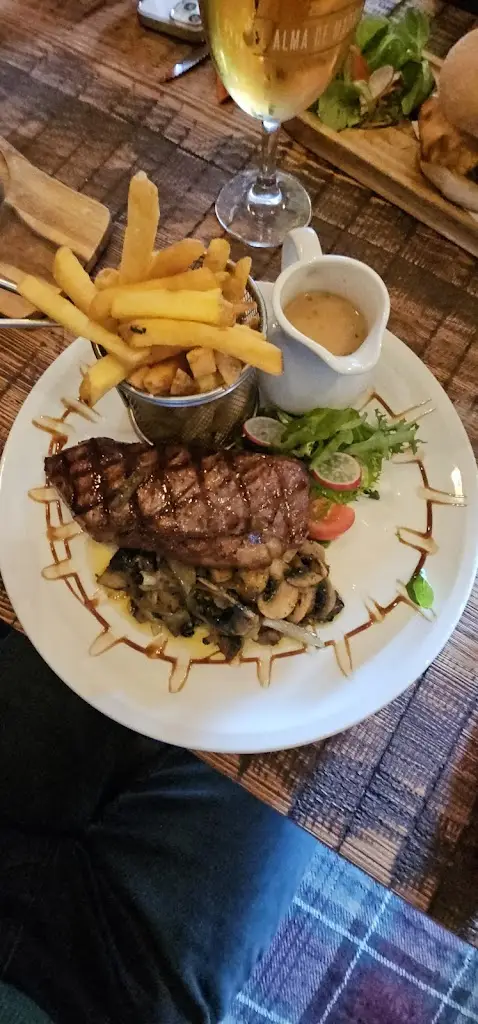 Eduard Grabovschi_The Torbay Inn_Llandeilo_review