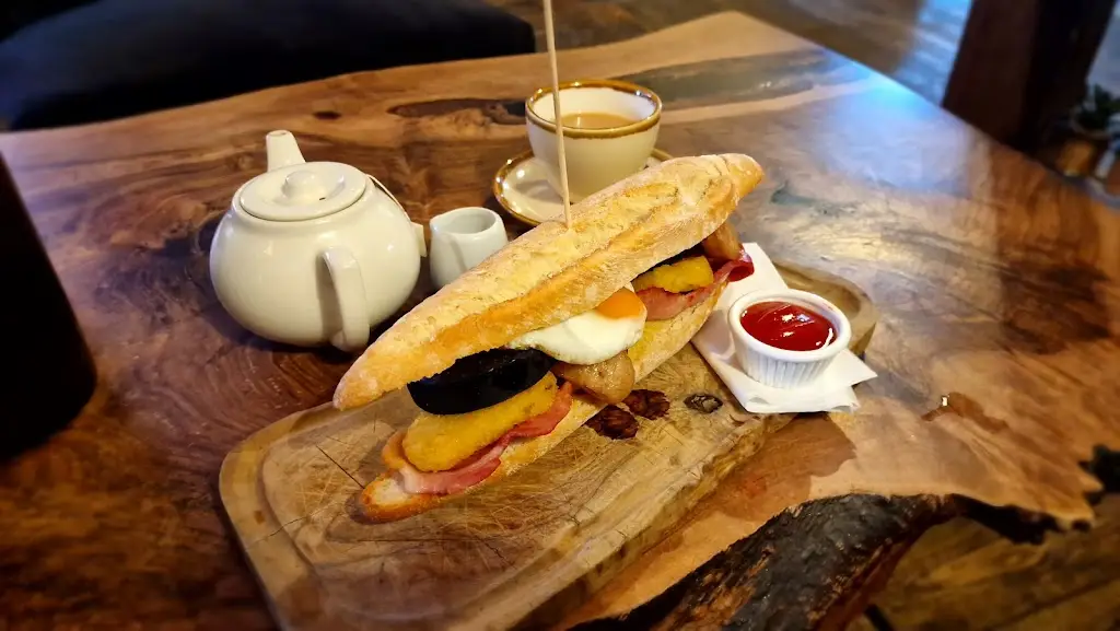 James Tye_Flows on Market St_Llandeilo_review