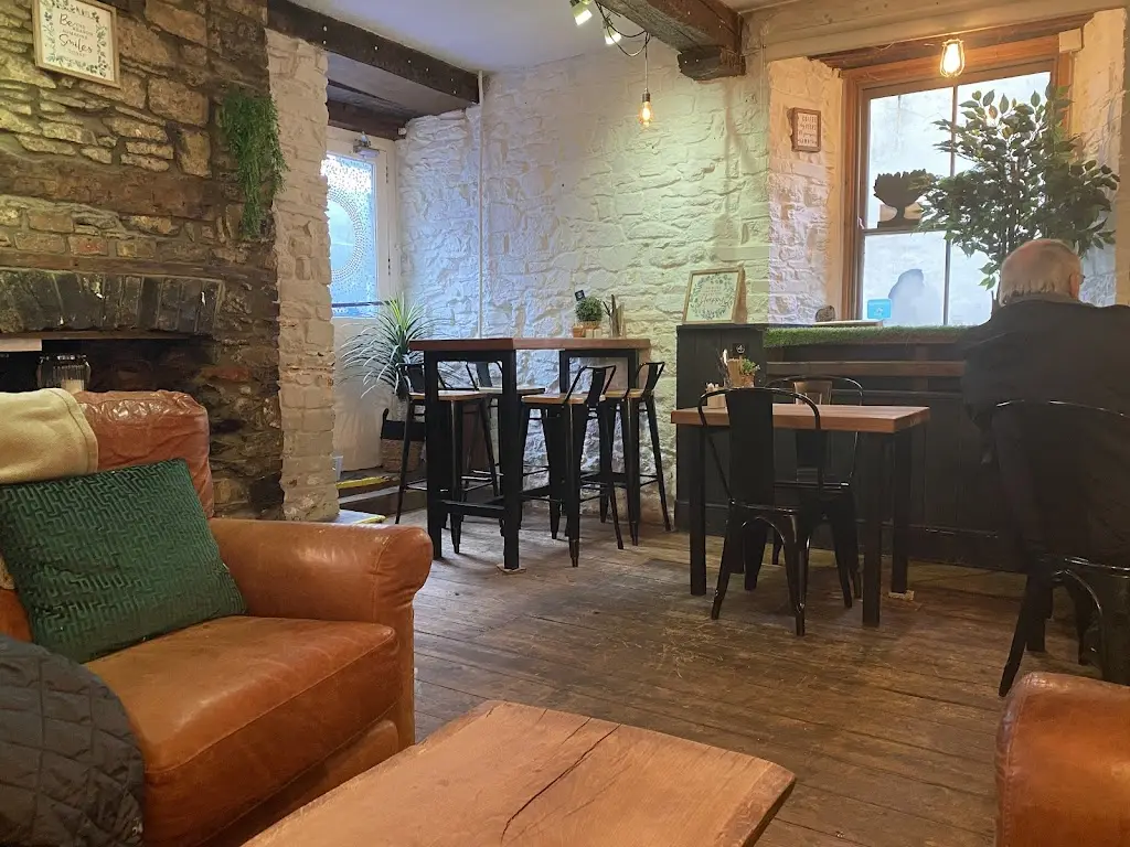 Flows on Market St_Llandeilo_slider_image_3