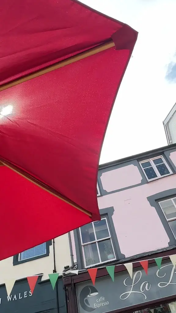 Rod Jones_La Barrica_Llanrwst_review