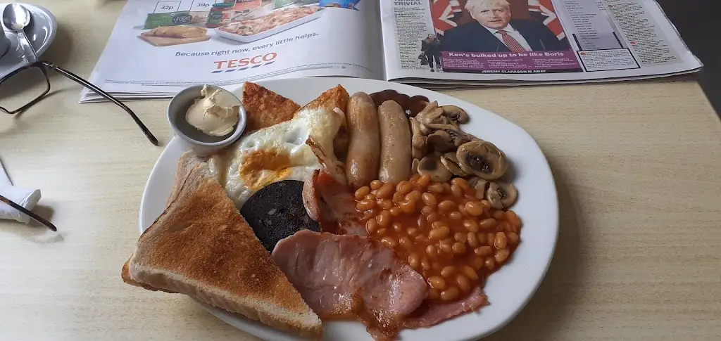 Roberto Huggs_Caffi Llan_Llansantffraid Glan Conwy_review