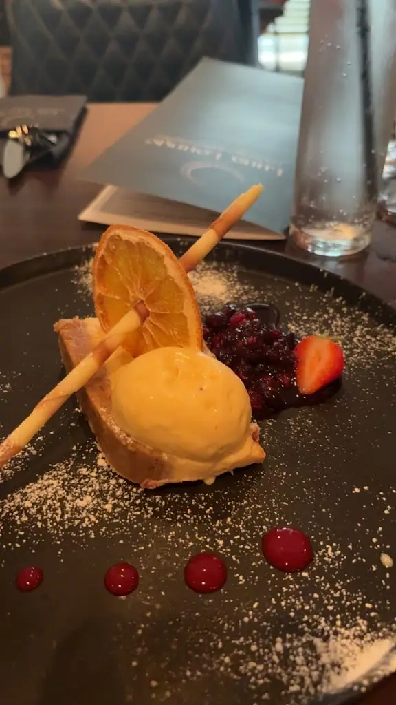 katie smithers_La Luna_Llanharan_review