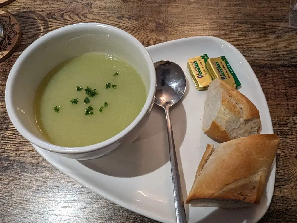 Sian Hopkins-Smith_Fullbrook's Bistro_Llanharan_avis