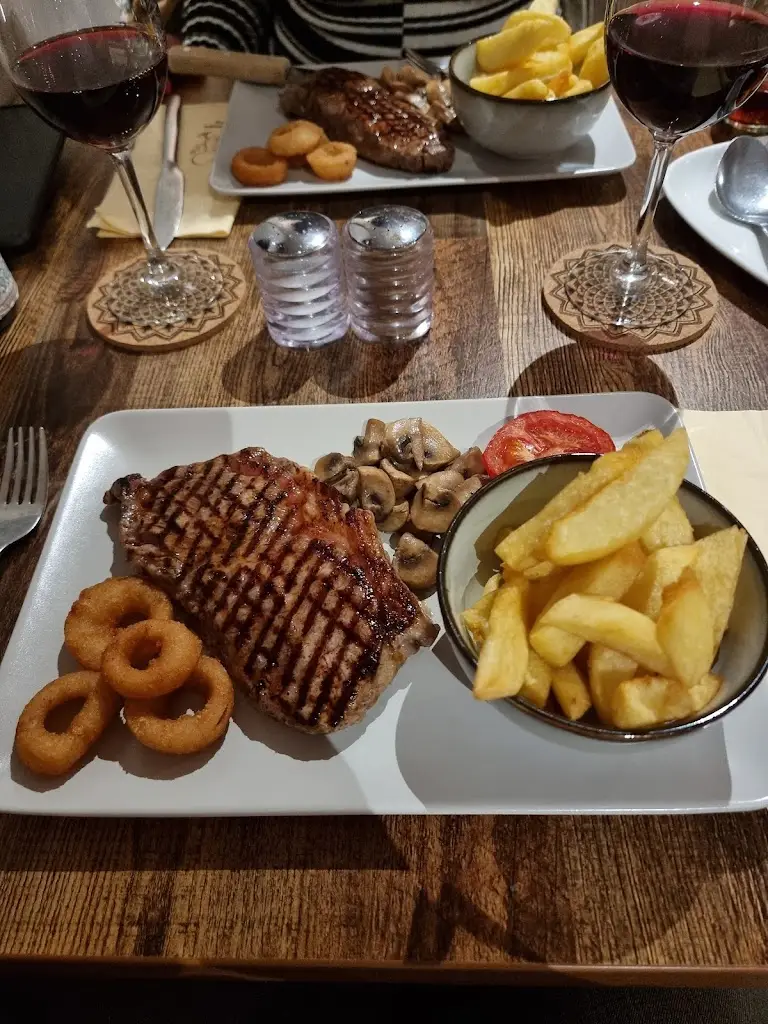 Andre Pereira_Fullbrook's Bistro_Llanharan_avis