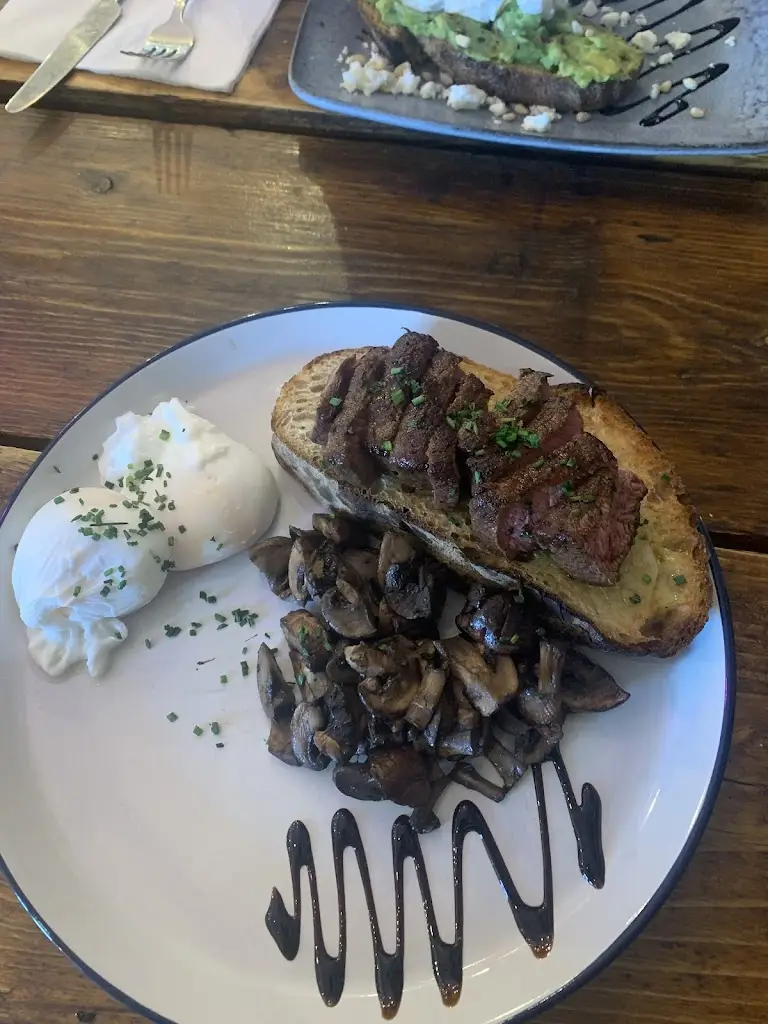 jamie sherwood_Kettle Black Cafe_Llanharan_recensione