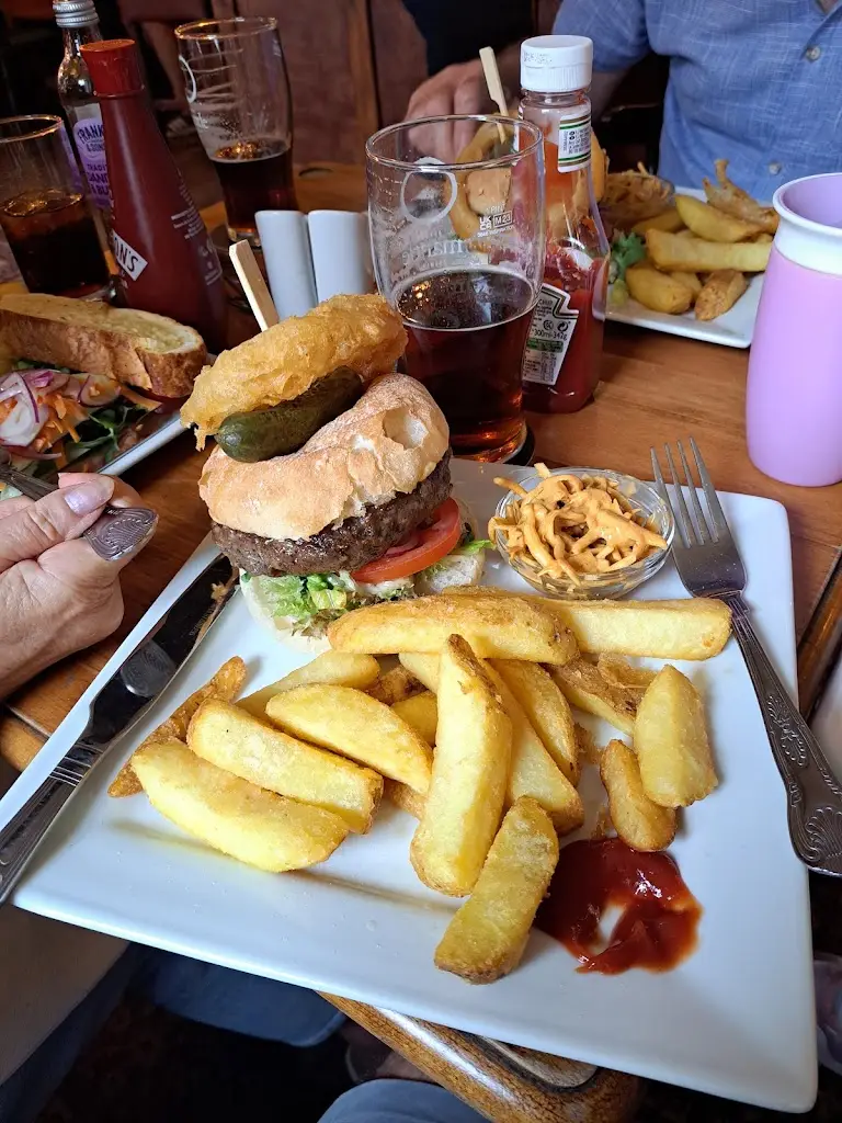 Dan Lawrence_The White Hall Hotel_Llandovery_review