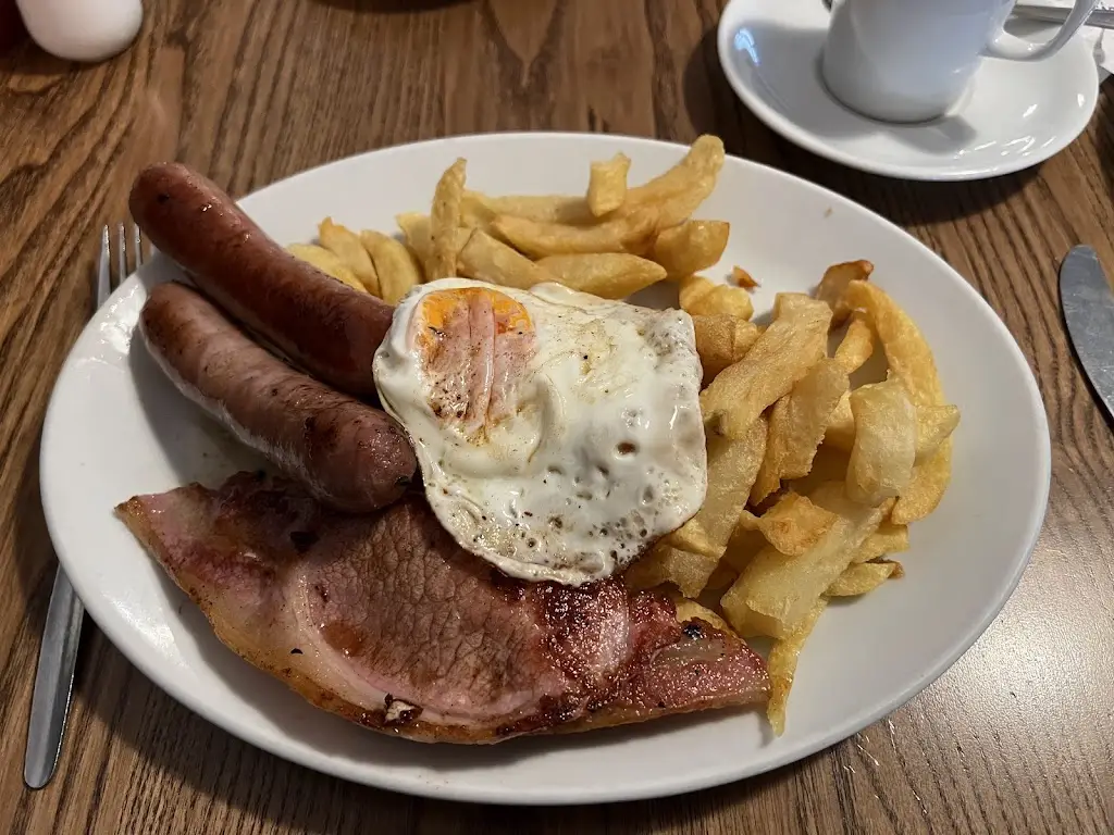 david howells_West End Cafe_Llandovery_review