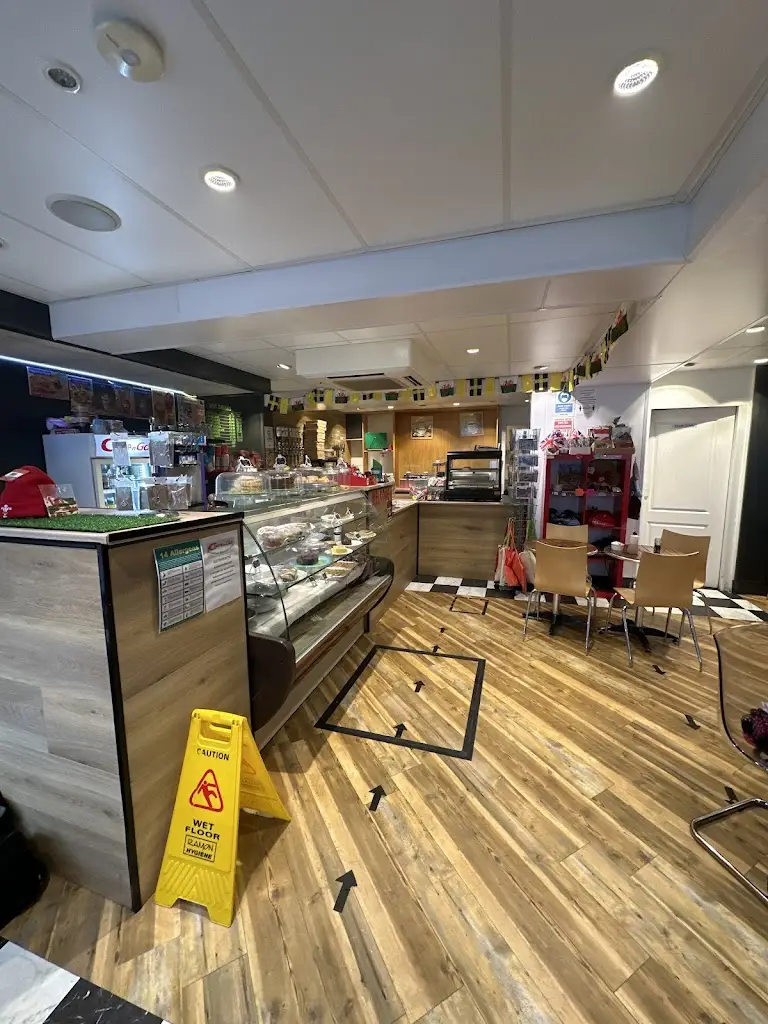 Henri Coleman_Chompngo lampeter_Lampeter_review