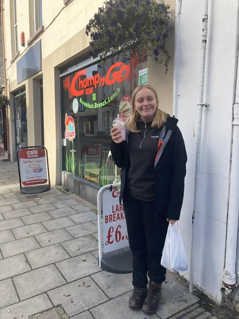 Tom F_Chompngo lampeter_Lampeter_review