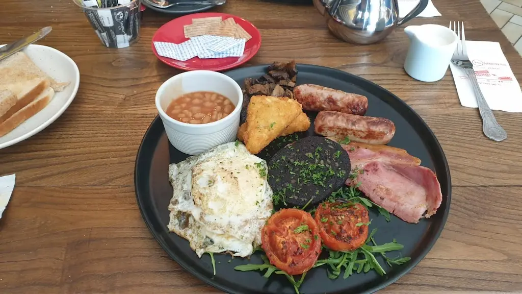 Hazel Dannatt_Marco The Takeaway_Lampeter_review