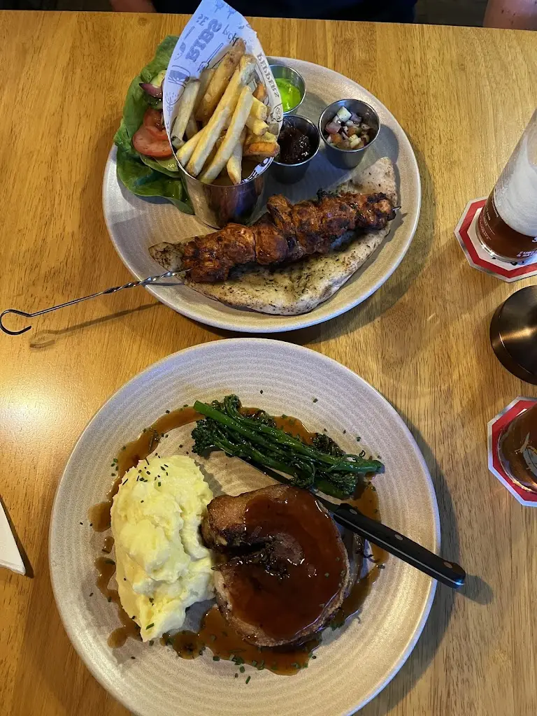 Matthew Trevett_The Wheatsheaf_Magor_review