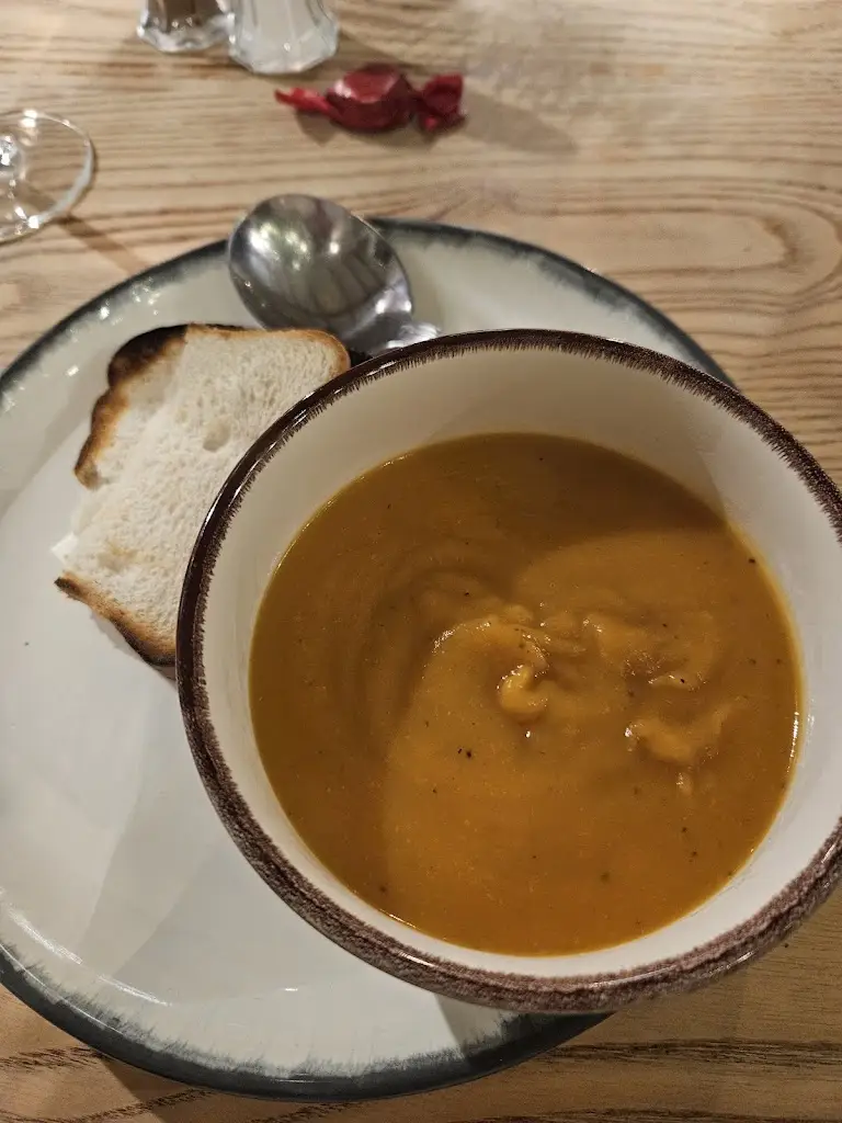 Rebecca Trussell_The Wheatsheaf_Magor_review