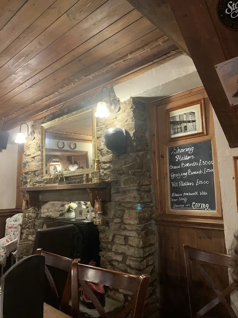 CJ_Cross Inn_Llantrisant_review