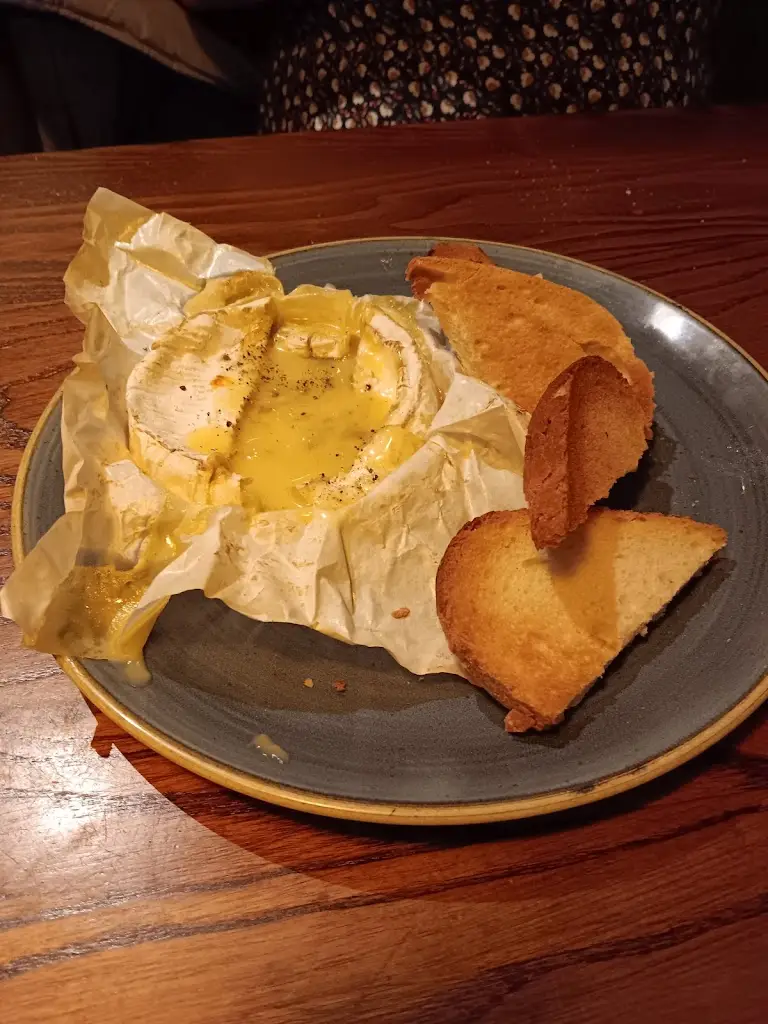 Paul Ozanne_The Castell Mynach_Llantrisant_recensione