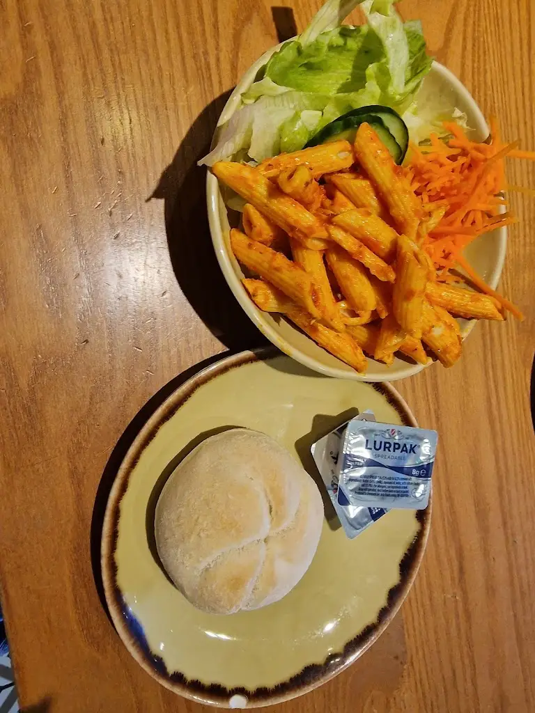 Darian Rees-Lewis_Harvester Llantrisant_Llantrisant_review