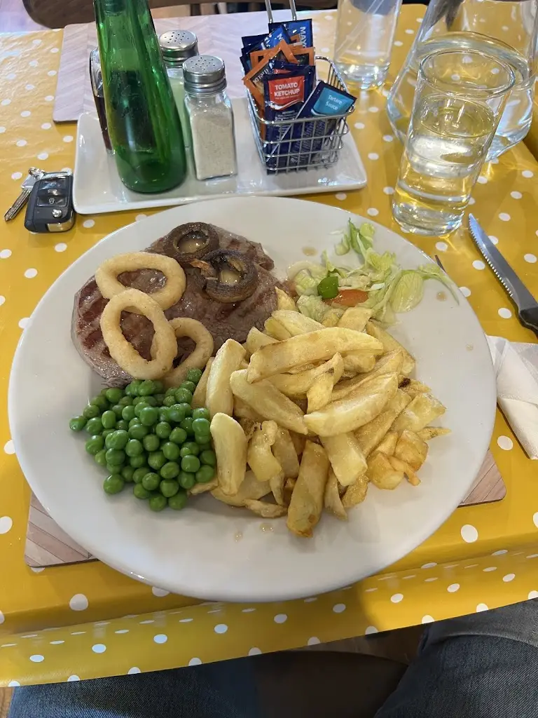 Davies Furniture_Tafarn Gwarcefel Arms_Llandysul_recensione