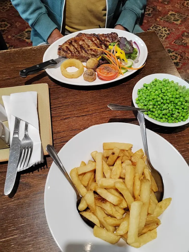 sue hough_Ffostrasol Arms_Llandysul_review