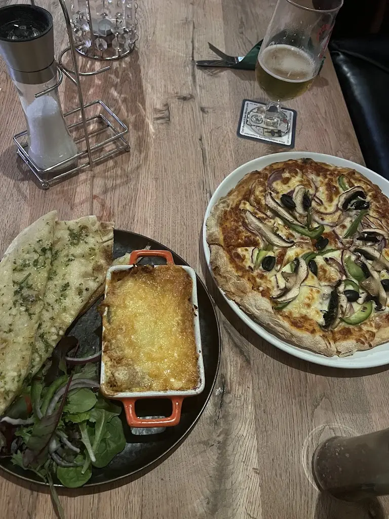 Karan Soni_The Bunch of Grapes_Llandysul_review