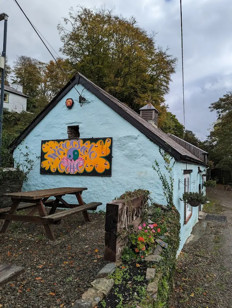 Sorin Secan_Riverside Coffee Shop & Cafe_Llandysul_review