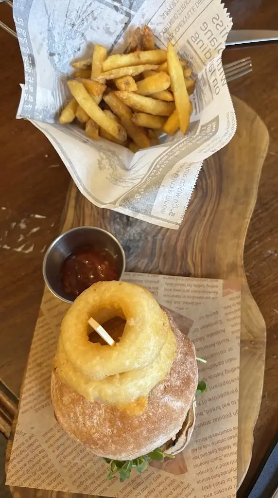 T W_The White Hart_Alconbury_review