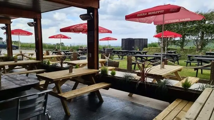 Y Bryn a'r Bragdy restaurant in Llandysul