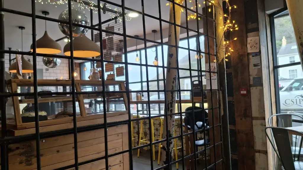 Emma Beattie_Tafell a Tân_Llandysul_review