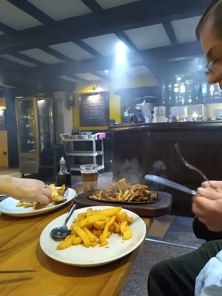 Menu_Four Crosses, Menai Bridge_Menai Bridge_image_9