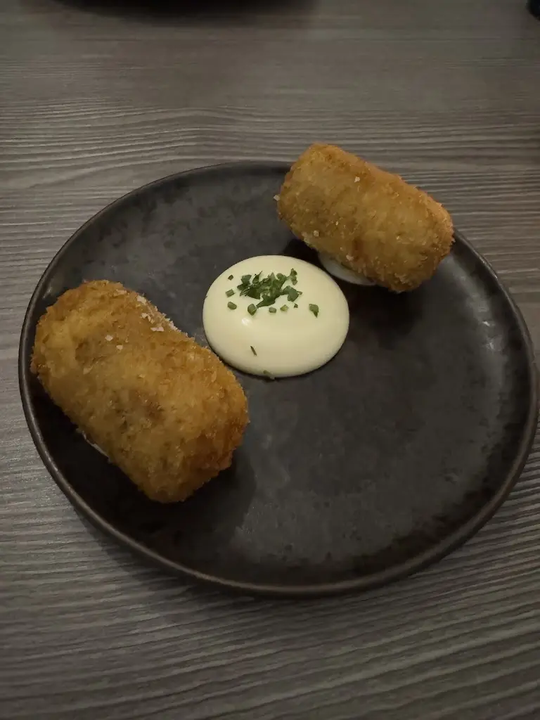 Rawa_Freckled Angel_Menai Bridge_review