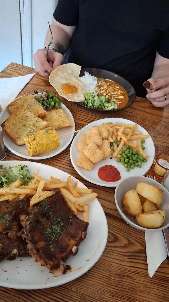 Ellie Grieve_Y Llew Coch  Machynlleth_Machynlleth_review