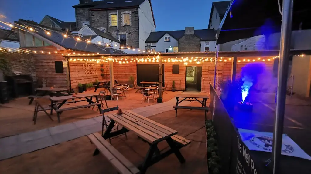 Y Llew Coch  Machynlleth_Machynlleth_slider_image_3