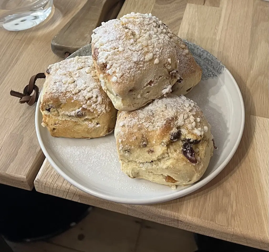 kirsty webb_Bakehouse_Llantwit Major_review