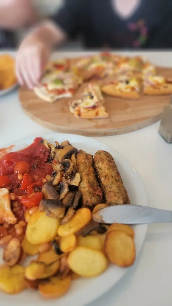 Bob Persuader_Cafe Unwind_Llantwit Major_review