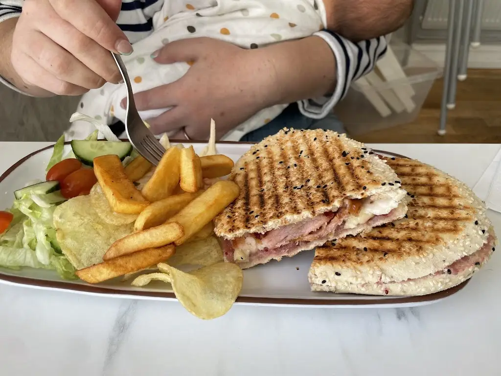 Ricky Woodman_Cafe Unwind_Llantwit Major_review